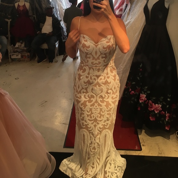 WHITE PROM DRESS - Picture 2 of 5